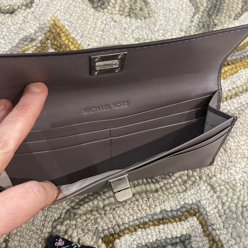 💕 Michael Kors dark gray leather satchel with matching wallet set gorgeous 💕